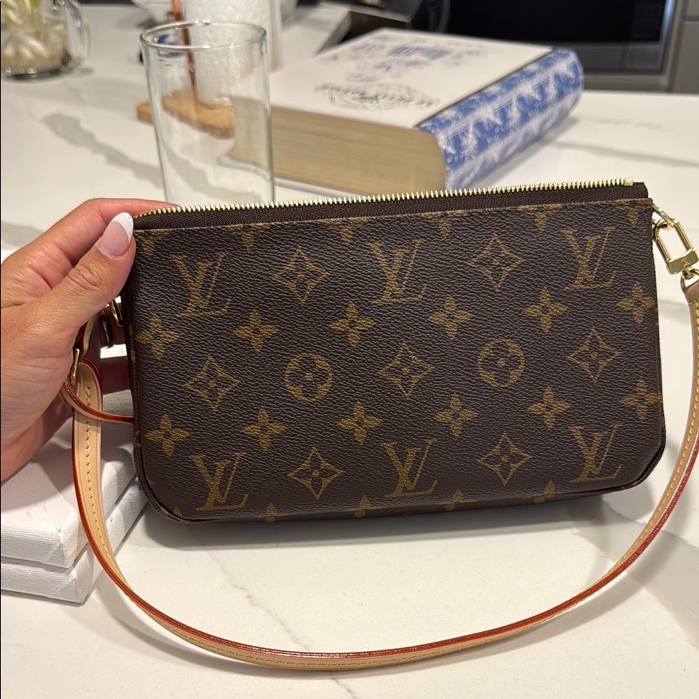 Louis Vuitton Brown Monogram Clutch (like new) 2025 model